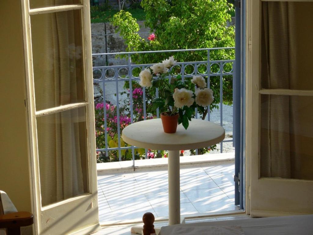 Louisa Studios Poros  ภายนอก รูปภาพ