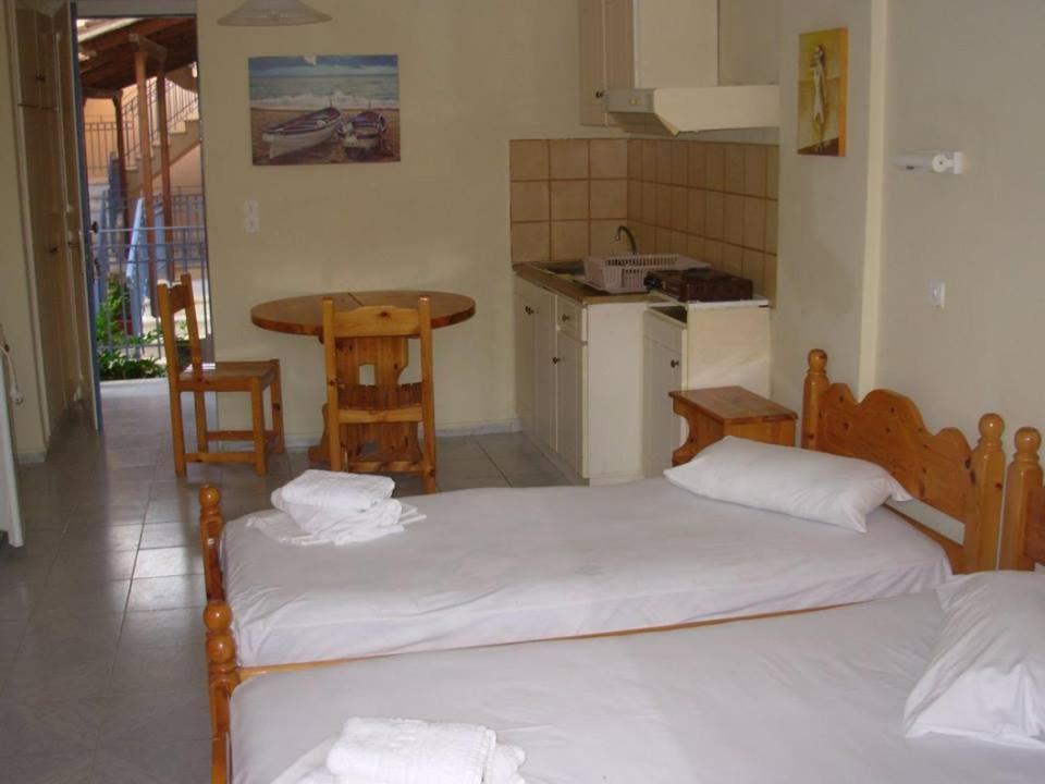 Louisa Studios Poros  ภายนอก รูปภาพ
