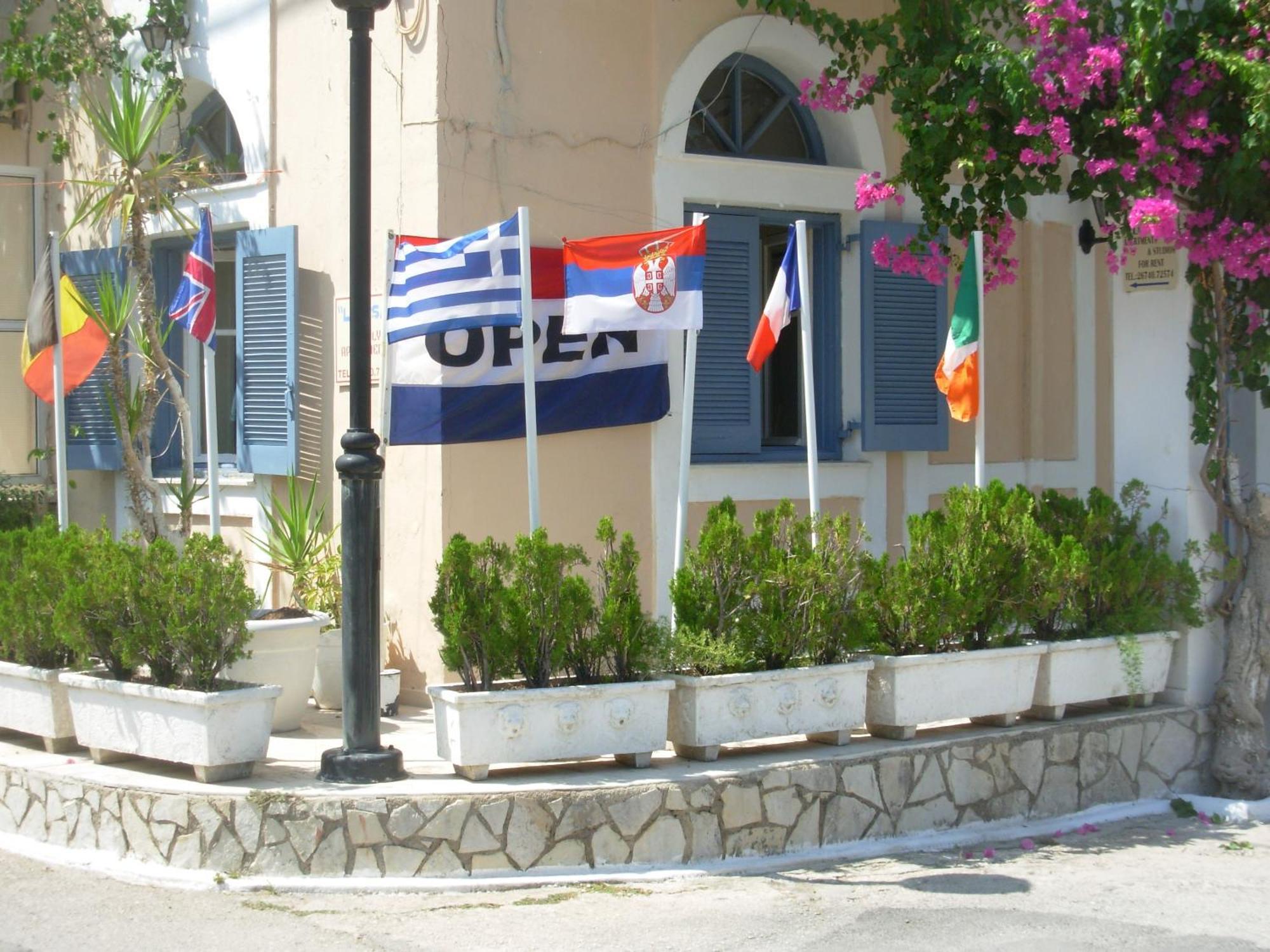 Louisa Studios Poros  ภายนอก รูปภาพ