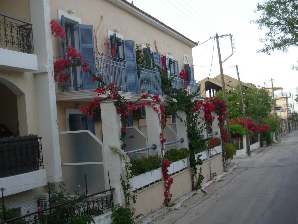Louisa Studios Poros  ภายนอก รูปภาพ