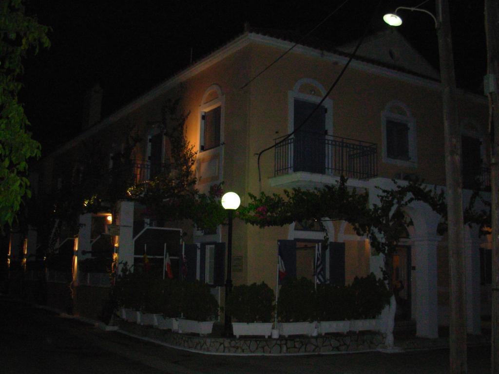 Louisa Studios Poros  ภายนอก รูปภาพ