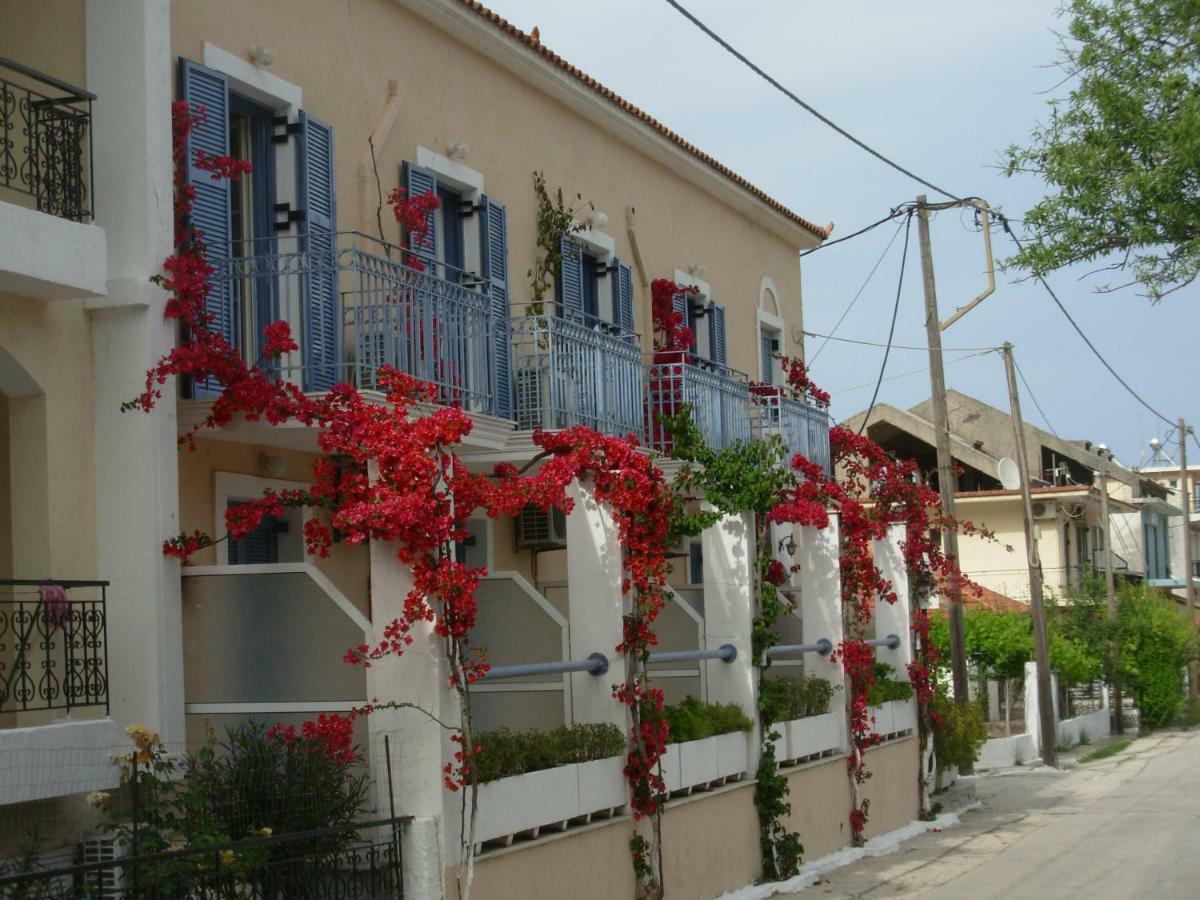 Louisa Studios Poros  ภายนอก รูปภาพ